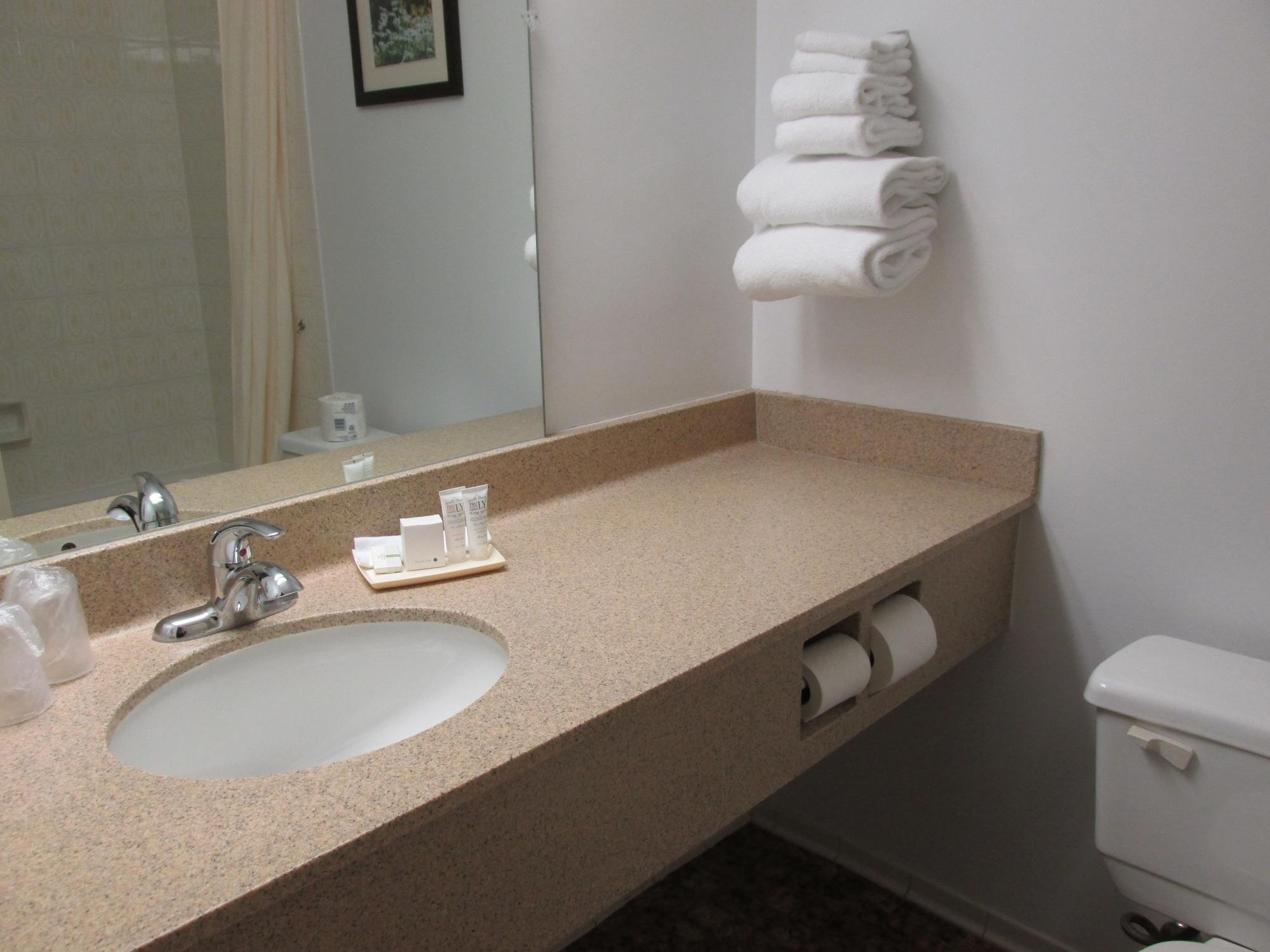 The Fredericton Inn Екстер'єр фото