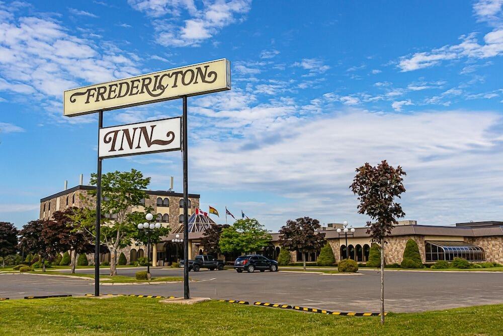 The Fredericton Inn Екстер'єр фото