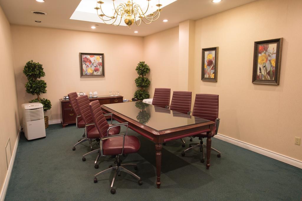 The Fredericton Inn Екстер'єр фото