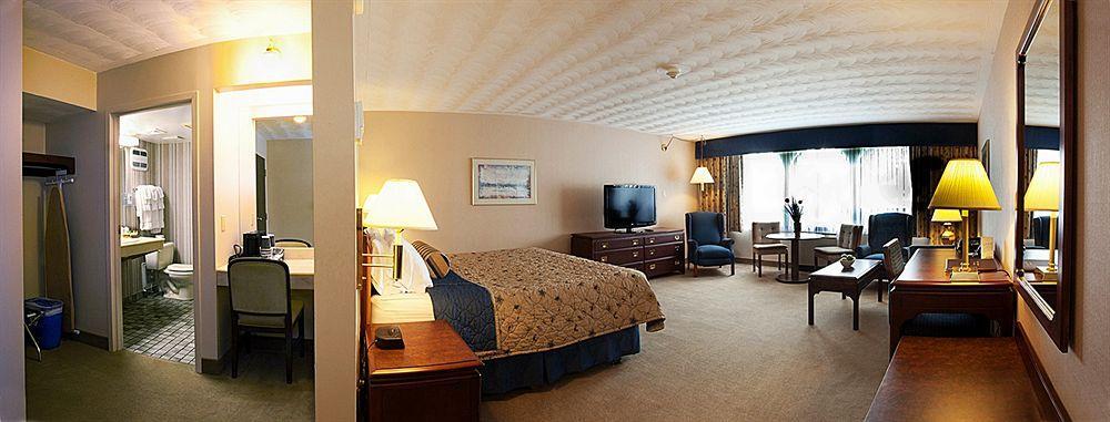 The Fredericton Inn Екстер'єр фото