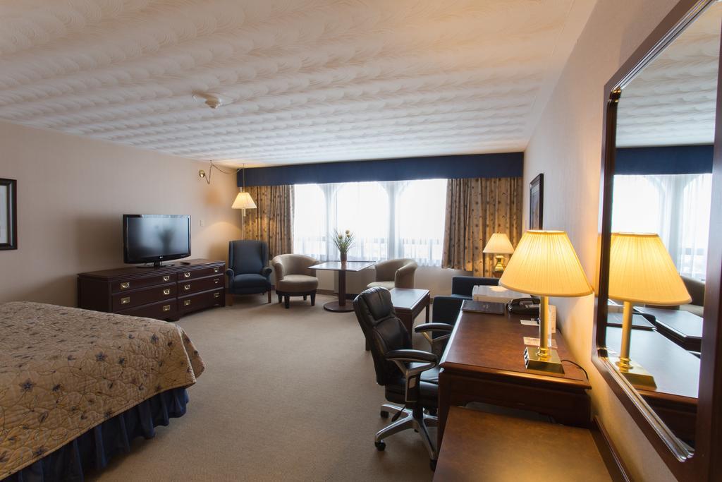 The Fredericton Inn Екстер'єр фото
