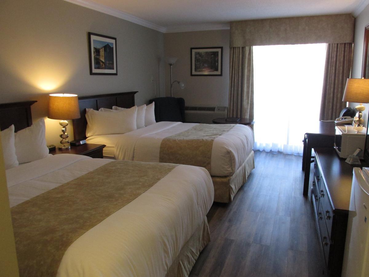 The Fredericton Inn Екстер'єр фото