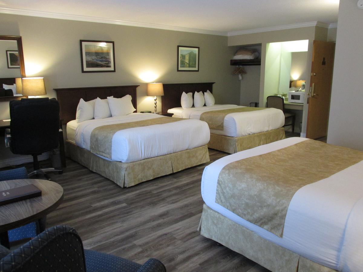 The Fredericton Inn Екстер'єр фото