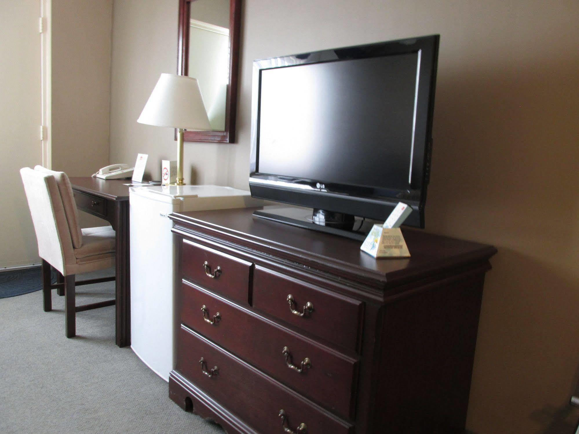 The Fredericton Inn Екстер'єр фото