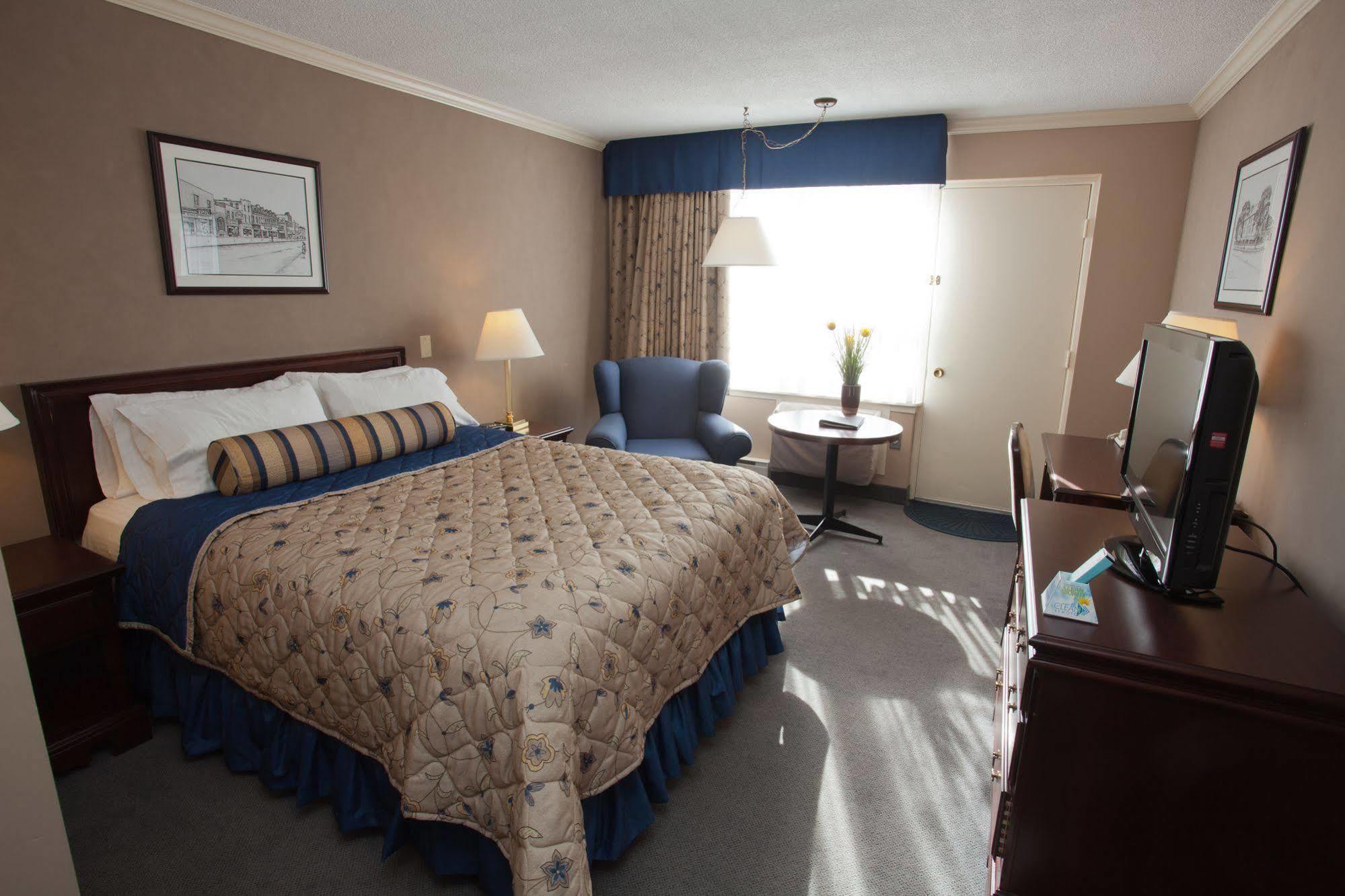 The Fredericton Inn Екстер'єр фото