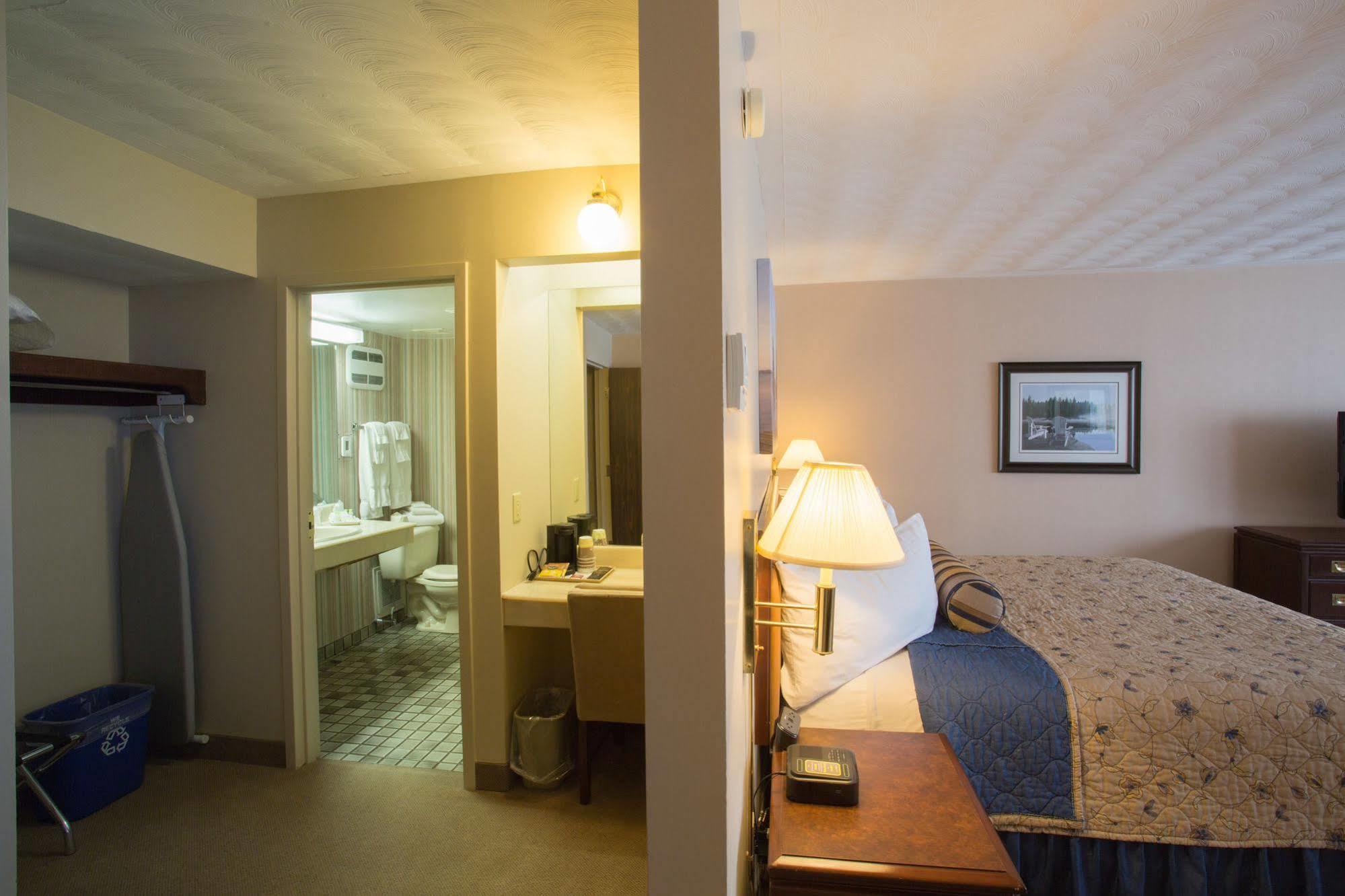 The Fredericton Inn Екстер'єр фото