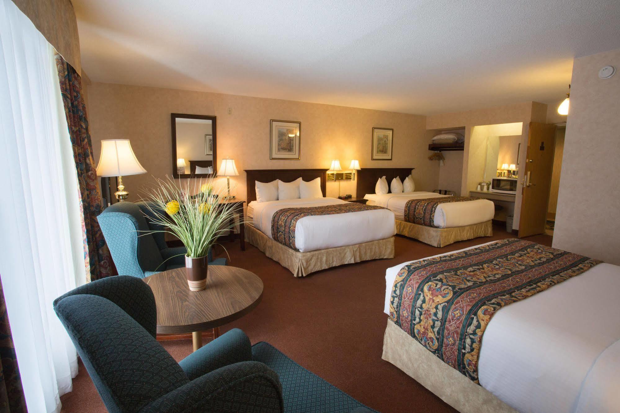 The Fredericton Inn Екстер'єр фото
