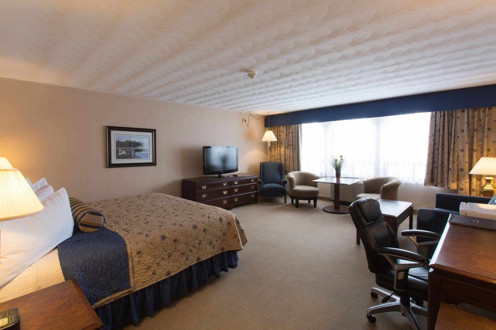 The Fredericton Inn Екстер'єр фото