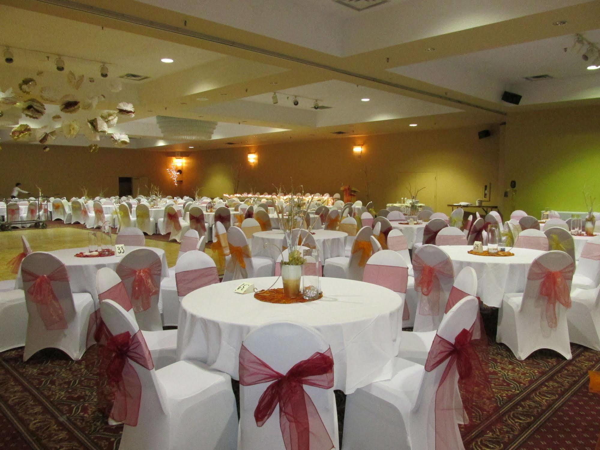 The Fredericton Inn Екстер'єр фото