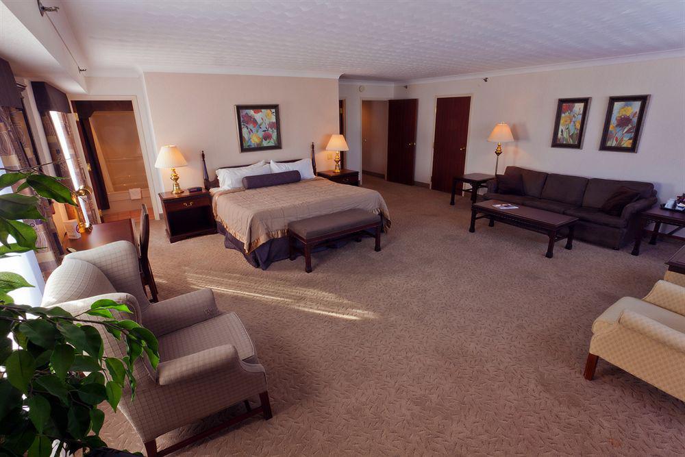 The Fredericton Inn Екстер'єр фото
